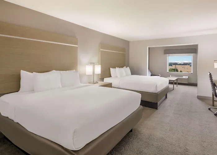 Western - Hood & Hotel 3*