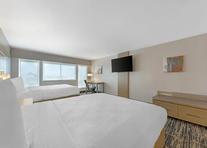 Western - Hood & Hotel 3*