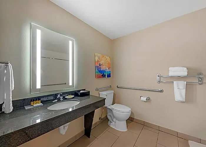 Western - Hood & Hotel 3*
